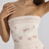 Sukienka maxi Alessina w kolorze kości słoniowej z nadrukiem Vintage Rose, wykonana z bawełny i koronki Sukienka maxi Alessina w kolorze kości słoniowej z nadrukiem Vintage Rose, wykonana z bawełny i koronki
