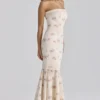 Sukienka maxi Alessina w kolorze kości słoniowej z nadrukiem Vintage Rose, wykonana z bawełny i koronki Sukienka maxi Alessina w kolorze kości słoniowej z nadrukiem Vintage Rose, wykonana z bawełny i koronki