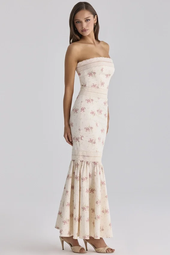 Sukienka maxi Alessina w kolorze kości słoniowej z nadrukiem Vintage Rose, wykonana z bawełny i koronki Sukienka maxi Alessina w kolorze kości słoniowej z nadrukiem Vintage Rose, wykonana z bawełny i koronki