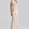 Sukienka maxi Amina w kolorze kości słoniowej z nadrukiem Vintage Rose z żorżety Sukienka maxi Amina w kolorze kości słoniowej z nadrukiem Vintage Rose z żorżety