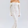 Sukienka maxi Belle Vintage w kremowe kwiatowe wzory z odkrytymi ramionami Sukienka maxi Belle Vintage w kremowe kwiatowe wzory z odkrytymi ramionami