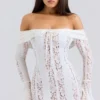 Sukienka maxi Belle Vintage w kremowe kwiatowe wzory z odkrytymi ramionami Sukienka maxi Belle Vintage w kremowe kwiatowe wzory z odkrytymi ramionami