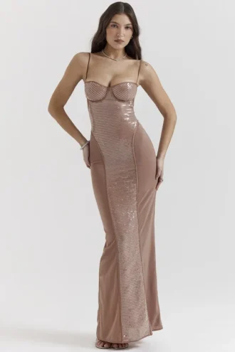 Sukienka maxi Bonita Cafe Au Lait z cekinami Sukienka maxi Bonita Cafe Au Lait z cekinami