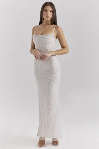 Sukienka maxi Calla Silver Pearl z ozdobami Sukienka maxi Calla Silver Pearl z ozdobami