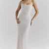Sukienka maxi Calla Silver Pearl z ozdobami Sukienka maxi Calla Silver Pearl z ozdobami