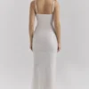 Sukienka maxi Calla Silver Pearl z ozdobami Sukienka maxi Calla Silver Pearl z ozdobami