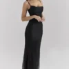 Sukienka maxi „Calla” z czarnymi perłowymi zdobieniami Sukienka maxi „Calla” z czarnymi perłowymi zdobieniami
