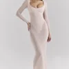 Sukienka maxi Everly z siateczki w kolorze pudrowym z wbudowanym Body Sukienka maxi Everly z siateczki w kolorze pudrowym z wbudowanym Body