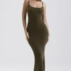 Sukienka maxi Fayette z miękkiej, puszystej dzianiny w kolorze khaki Sukienka maxi Fayette z miękkiej, puszystej dzianiny w kolorze khaki