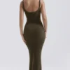 Sukienka maxi Fayette z miękkiej, puszystej dzianiny w kolorze khaki Sukienka maxi Fayette z miękkiej, puszystej dzianiny w kolorze khaki