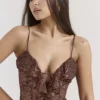 Sukienka maxi Lucianna Espresso Lace Sukienka maxi Lucianna Espresso Lace