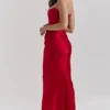 Sukienka maxi Persephone Scarlet bez ramiączek z gorsetem Sukienka maxi Persephone Scarlet bez ramiączek z gorsetem