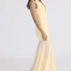 Sukienka maxi Raphaella w kolorze maślanożółtym z wycięciem w kształcie klucza Sukienka maxi Raphaella w kolorze maślanożółtym z wycięciem w kształcie klucza