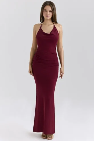 Sukienka maxi Thalina w kolorze wina z drapowanym dekoltem typu halter Sukienka maxi Thalina w kolorze wina z drapowanym dekoltem typu halter