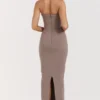 Sukienka maxi z gorsetem bez ramiączek Lucia w kolorze taupe Sukienka maxi z gorsetem bez ramiączek Lucia w kolorze taupe