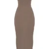 Sukienka maxi z gorsetem bez ramiączek Lucia w kolorze taupe Sukienka maxi z gorsetem bez ramiączek Lucia w kolorze taupe