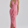 Sukienka maxi z siateczki w kolorze karminowo-malinowym, z dekoltem halter i wodospadowym dołem Sukienka maxi z siateczki w kolorze karminowo-malinowym, z dekoltem halter i wodospadowym dołem