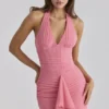 Sukienka maxi z siateczki w kolorze karminowo-malinowym, z dekoltem halter i wodospadowym dołem Sukienka maxi z siateczki w kolorze karminowo-malinowym, z dekoltem halter i wodospadowym dołem