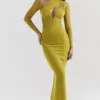 Sukienka maxi Zahra w kolorze chartreuse z głębokim dekoltem Sukienka maxi Zahra w kolorze chartreuse z głębokim dekoltem