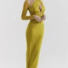 Sukienka maxi Zahra w kolorze chartreuse z głębokim dekoltem Sukienka maxi Zahra w kolorze chartreuse z głębokim dekoltem