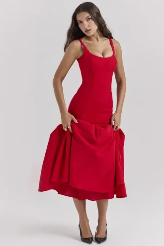 Sukienka midi Amore Scarlet z obniżoną talią Sukienka midi Amore Scarlet z obniżoną talią