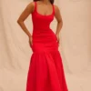 Sukienka midi Amore Scarlet z obniżoną talią Sukienka midi Amore Scarlet z obniżoną talią