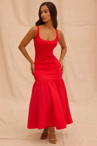 Sukienka midi Amore Scarlet z obniżoną talią Sukienka midi Amore Scarlet z obniżoną talią
