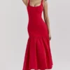 Sukienka midi Amore Scarlet z obniżoną talią Sukienka midi Amore Scarlet z obniżoną talią