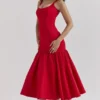 Sukienka midi Amore Scarlet z obniżoną talią Sukienka midi Amore Scarlet z obniżoną talią