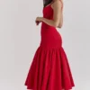 Sukienka midi Amore Scarlet z obniżoną talią Sukienka midi Amore Scarlet z obniżoną talią