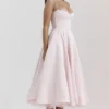 Sukienka midi Mademoiselle w kolorze baleriny Sukienka midi Mademoiselle w kolorze baleriny