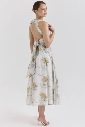 Sukienka midi Minerva w kolorze delikatnego błękitu z nadrukiem w stylu vintage Sukienka midi Minerva w kolorze delikatnego błękitu z nadrukiem w stylu vintage
