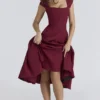 Sukienka midi Raisa z koronkowym tyłem z twillu w kolorze winnym Sukienka midi Raisa z koronkowym tyłem z twillu w kolorze winnym