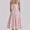 Sukienka midi Rosalee w stylu vintage z różowym kwiatowym nadrukiem Sukienka midi Rosalee w stylu vintage z różowym kwiatowym nadrukiem