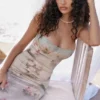 Sukienka midi Venus w stylu vintage z kwiatowym wzorem Sukienka midi Venus w stylu vintage z kwiatowym wzorem