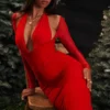 Sukienka midi Yasmin Scarlet z głębokim dekoltem Sukienka midi Yasmin Scarlet z głębokim dekoltem
