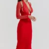 Sukienka midi Yasmin Scarlet z głębokim dekoltem Sukienka midi Yasmin Scarlet z głębokim dekoltem