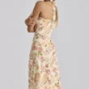 Sukienka midi z bawełny z nadrukiem Warm Rose i wiązaniem na szyi marki Tallulah Sukienka midi z bawełny z nadrukiem Warm Rose i wiązaniem na szyi marki Tallulah
