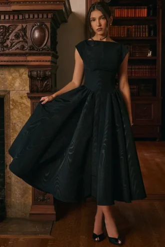Sukienka midi z odkrytymi plecami z czarnej satyny moiré „Debutante” Sukienka midi z odkrytymi plecami z czarnej satyny moiré „Debutante”