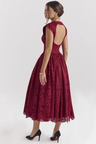 Sukienka midi z odkrytymi plecami z koronki Debutante Berry Sukienka midi z odkrytymi plecami z koronki Debutante Berry