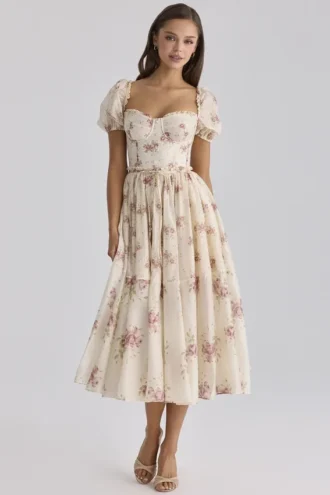 Sukienka midi z szyfonu w kolorze kości słoniowej z nadrukiem Vintage Rose marki Penelope Sukienka midi z szyfonu w kolorze kości słoniowej z nadrukiem Vintage Rose marki Penelope