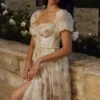 Sukienka midi z szyfonu w kolorze kości słoniowej z nadrukiem Vintage Rose marki Penelope Sukienka midi z szyfonu w kolorze kości słoniowej z nadrukiem Vintage Rose marki Penelope