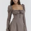 Sukienka mini z długim rękawem Carlina Mocha Sukienka mini z długim rękawem Carlina Mocha