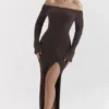Sukienka z dzianiny Lucena Espresso z odkrytymi ramionami Sukienka z dzianiny Lucena Espresso z odkrytymi ramionami