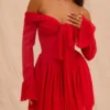 Sukienka z odkrytymi ramionami Alana Scarlet Sukienka z odkrytymi ramionami Alana Scarlet