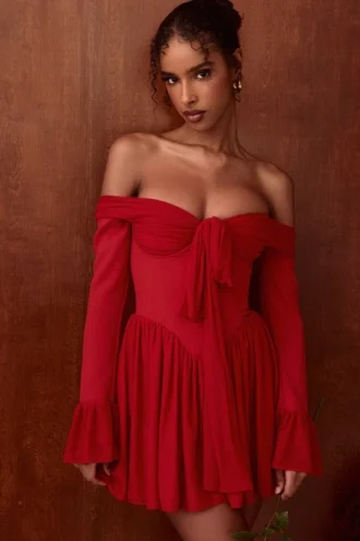 Sukienka z odkrytymi ramionami Alana Scarlet Sukienka z odkrytymi ramionami Alana Scarlet
