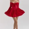 Sukienka z odkrytymi ramionami Alana Scarlet Sukienka z odkrytymi ramionami Alana Scarlet