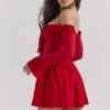 Sukienka z odkrytymi ramionami Alana Scarlet Sukienka z odkrytymi ramionami Alana Scarlet