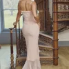 Suknia Wieczorowa Gabriella z falbanami z przodu w kolorze delikatnej brzoskwini Suknia Wieczorowa Gabriella z falbanami z przodu w kolorze delikatnej brzoskwini