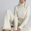 Swetr z wełny merynosowej Skye Ivory z golfem Swetr z wełny merynosowej Skye Ivory z golfem